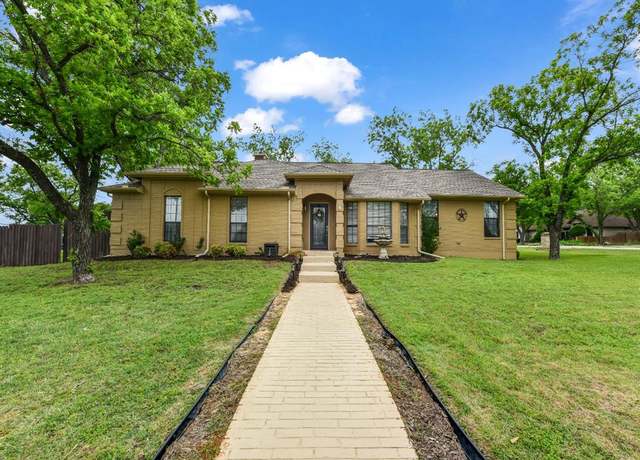 Property at 6100 Cherokee Dr, Granbury, TX 76049, 4 beds, 2 baths