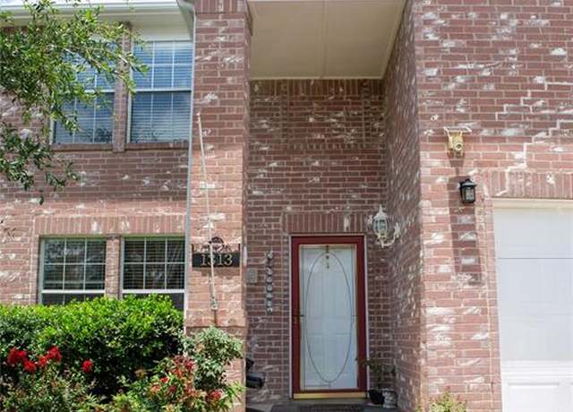 Property at 1313 Forbes Dr, Garland, TX 75040, 3 beds, 2.5 baths
