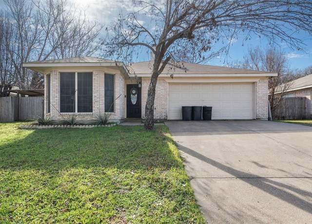 Property at 314 King Arthur Dr, Weatherford, TX 76086, 3 beds, 2 baths