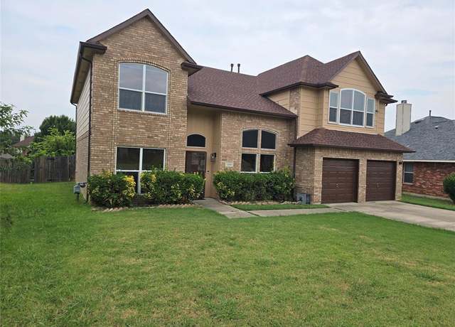 Property at 1910 Roselle Ct, Arlington, TX 76018, 5 beds, 3.5 baths