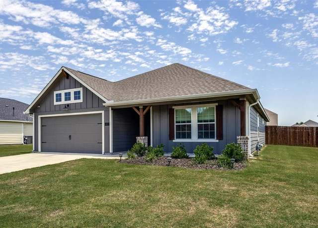 Property at 611 Kyle Dr, Tioga, TX 76271, 3 beds, 2 baths