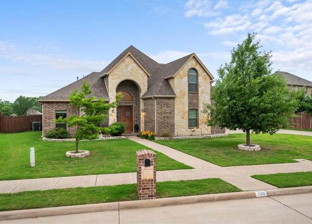 Property at 709 Ashbury Dr, Midlothian, TX 76065, 6 beds, 4 baths