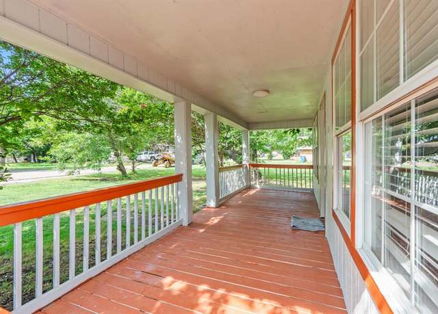 Property at 105 E North St, Itasca, TX 76055, 3 beds, 2 baths