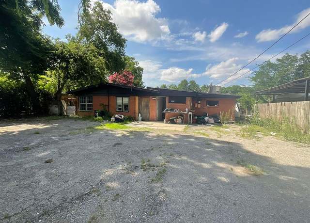 Property at 1814 E Belt Line Rd, Carrollton, TX 75006, 3 beds, 2 baths