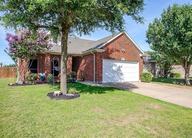 Property at 1121 Mourning Dove Dr, Burleson, TX 76028, 3 beds, 2 baths