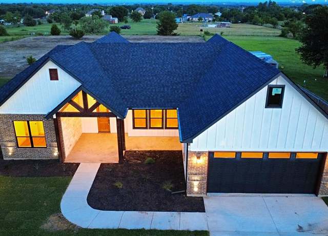Property at 8236 Kelly Ln, Alvarado, TX 76009, 4 beds, 2.5 baths