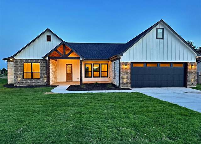 Property at 8236 Kelly Ln, Alvarado, TX 76009, 4 beds, 2.5 baths