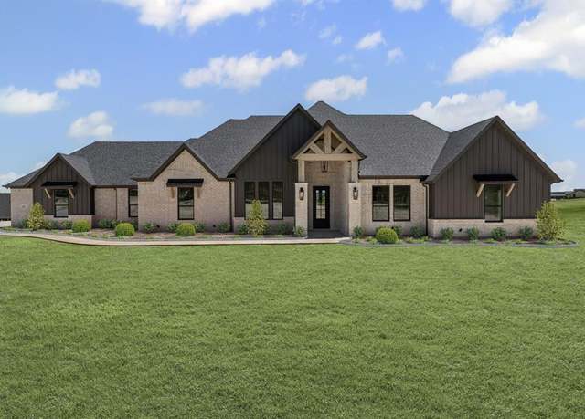Property at 432 Royal Santana Run, Weatherford, TX 76087, 4 beds, 3 baths