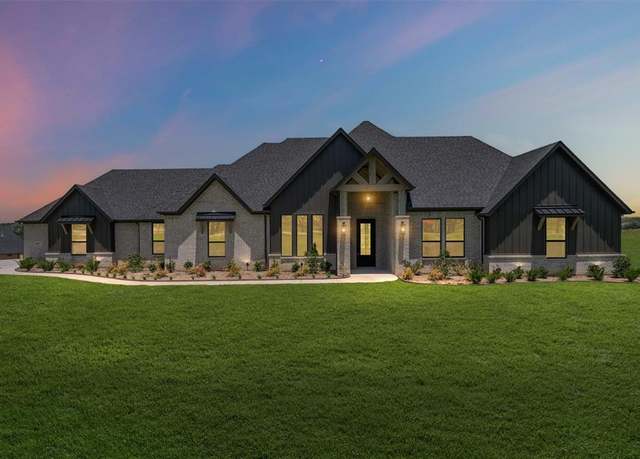 Property at 432 Royal Santana Run, Weatherford, TX 76087, 4 beds, 3 baths