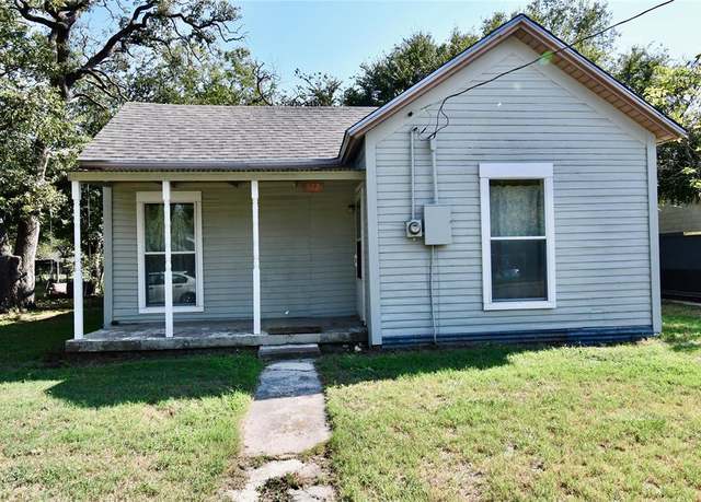 Property at 517 W Water St, Weatherford, TX 76086, 2 beds, 1 bath