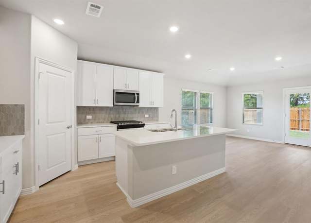 Property at 3407 Eagle Mount Dr, Farmersville, TX 75442, 4 beds, 3 baths