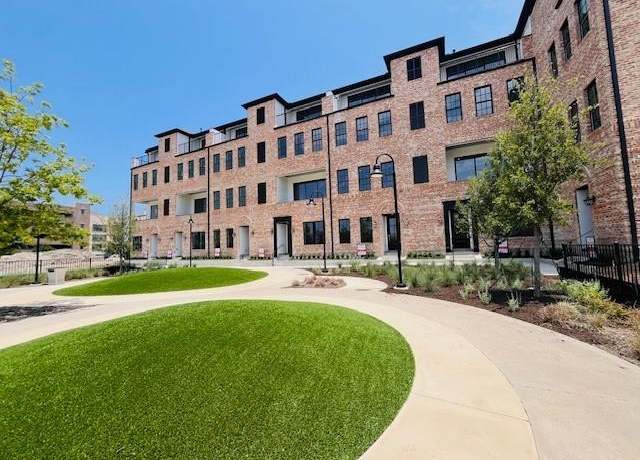 Property at 5024 Magnolia Cir, Addison, TX 75001, 4 beds, 3.5 baths