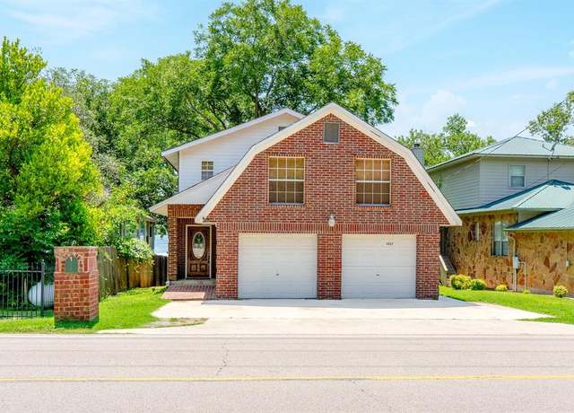 Property at 1437 E Lake Dr, Weatherford, TX 76087, 3 beds, 3 baths