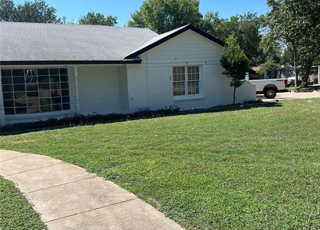 Property at 2900 Pecos St, Fort Worth, TX 76119, 4 beds, 2 baths