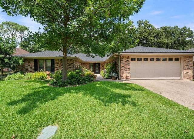 Property at 3511 Tomlinson Ct, Arlington, TX 76017, 3 beds, 2.5 baths