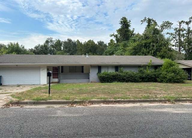 Property at 520 Ravenwood Dr, Athens, TX 75751, 3 beds, 2 baths