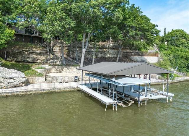 Property at 1509 Lakeview Ct, Granbury, TX 76048, 3 beds, 2.5 baths