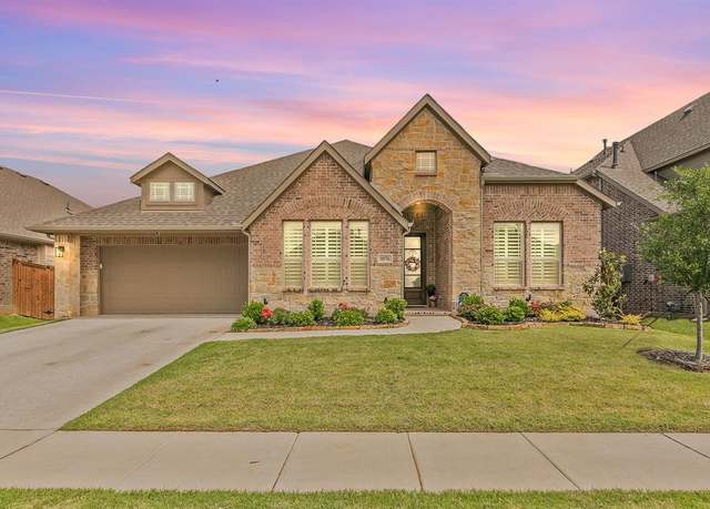 Property at 1076 Fleetwood Dr, Justin, TX 76247, 3 beds, 3 baths