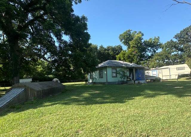 Property at 4830 W Houston St, Sherman, TX 75092, 2 beds, 1 bath