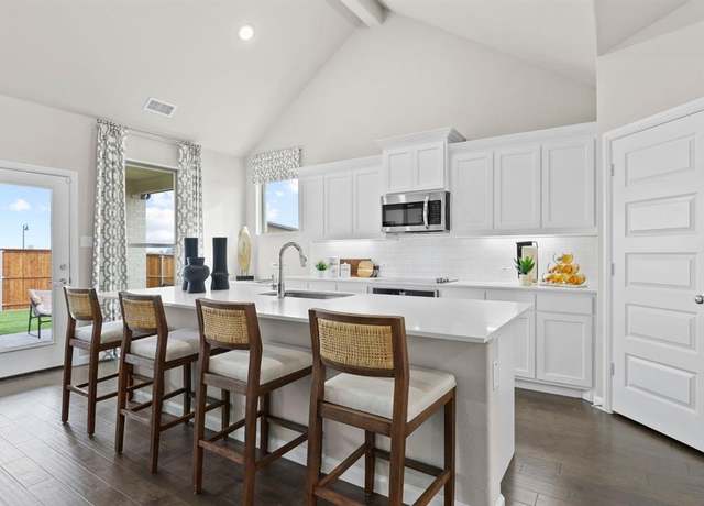 Property at 10541 Blakely Creek Rd, Fort Worth, TX 76126, 5 beds, 4 baths