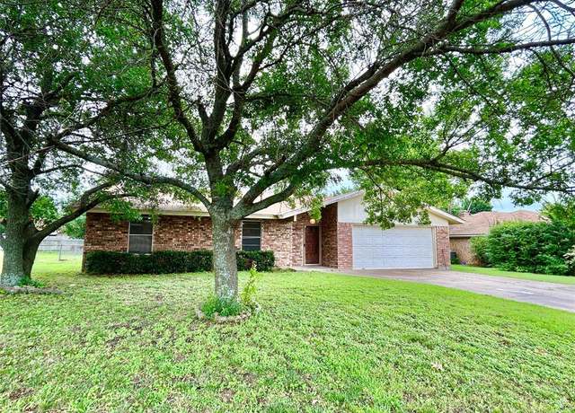 Property at 2610 W Frey St, Stephenville, TX 76401, 3 beds, 2 baths
