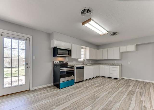 Property at 1805 Austin Dr, Kaufman, TX 75142, 3 beds, 2 baths