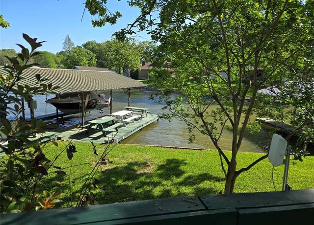 Property at 126 Bay Dr, Mabank, TX 75156, 4 beds, 2 baths