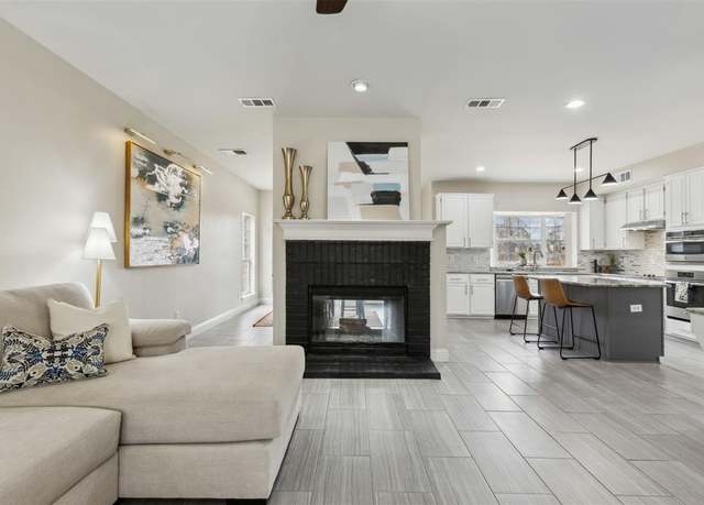 Property at 1017 Baldwin Dr, Arlington, TX 76012, 4 beds, 2.5 baths