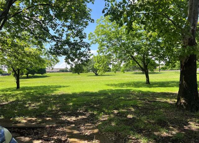 Property at 125 E Pleasant Run Rd, Cedar Hill, TX 75104