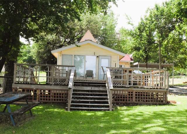 Property at 914 W Lake Dr, Weatherford, TX 76087, 1 bed, 1 bath