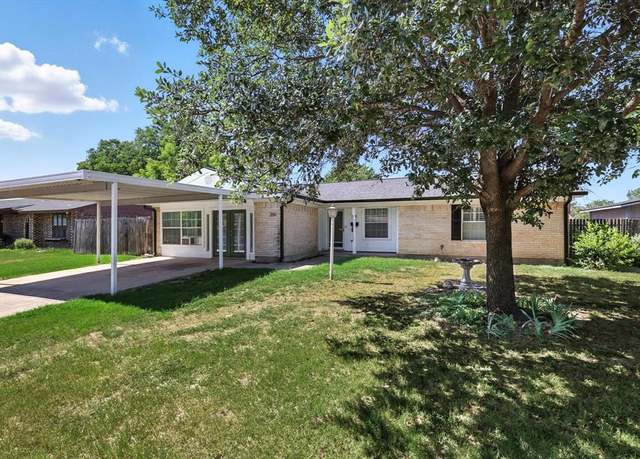 Property at 200 Hialeah Park St, Saginaw, TX 76179, 3 beds, 2 baths