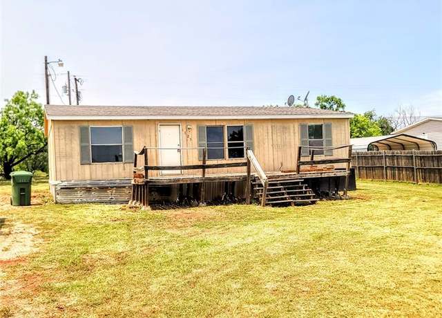Property at 1125 Market St, Tye, TX 79563, 3 beds, 2 baths