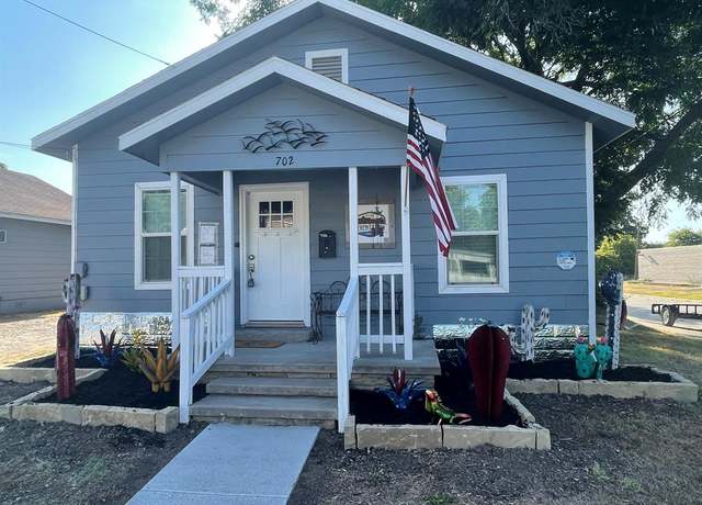 Property at 702 N Tennessee St, Mckinney, TX 75069, 2 beds, 1.5 baths
