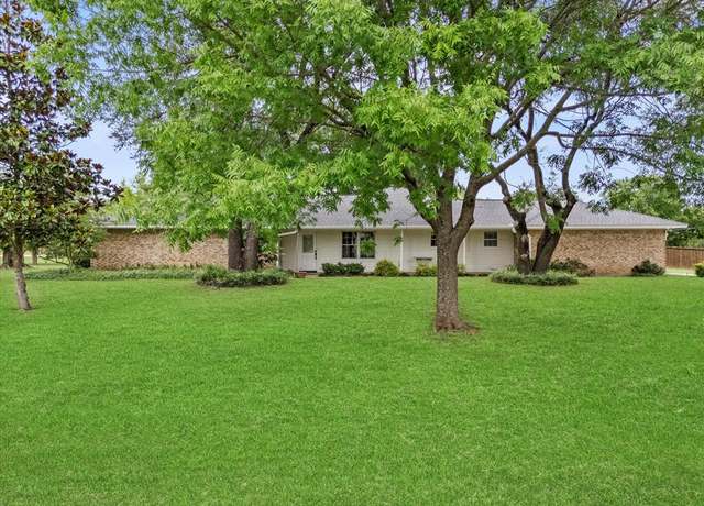 Property at 119 Locust Ct, Oak Leaf, TX 75154, 4 beds, 2 baths