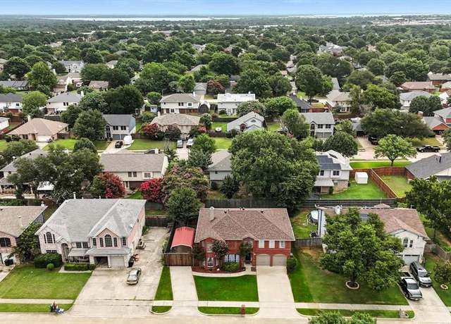 Property at 2701 Vistaview Dr, Corinth, TX 76210, 4 beds, 2.5 baths