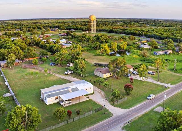 Property at 1146 Highland Acres Dr, Kaufman, TX 75142, 6 beds, 4 baths
