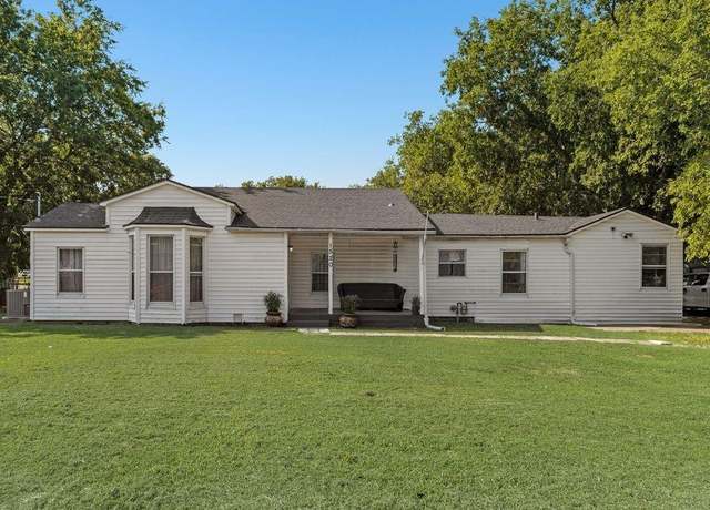 Property at 1520 Olive St, Gainesville, TX 76240, 3 beds, 2 baths