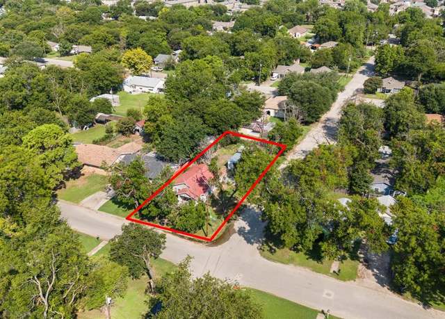 Property at 402 Turner St, Cleburne, TX 76033, 2 beds, 1 bath
