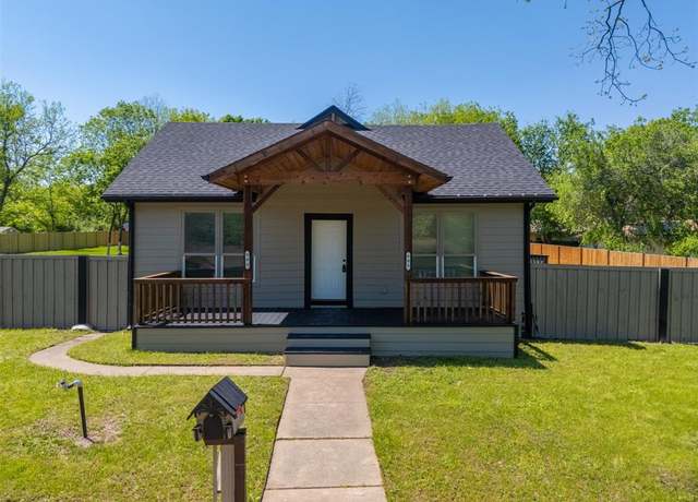 Property at 805 N Dallas St, Kaufman, TX 75142, 4 beds, 2.5 baths