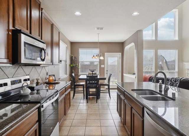 Property at 2408 Alta Vista Dr, Denton, TX 76210, 4 beds, 2.5 baths