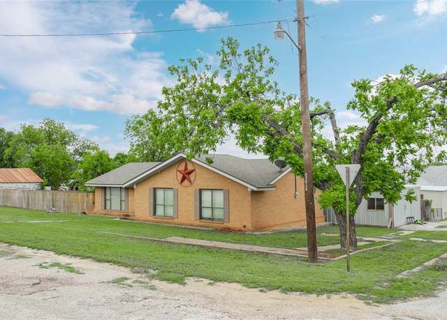 Property at 807 Avenue A, Santa Anna, TX 76878, 3 beds, 2 baths