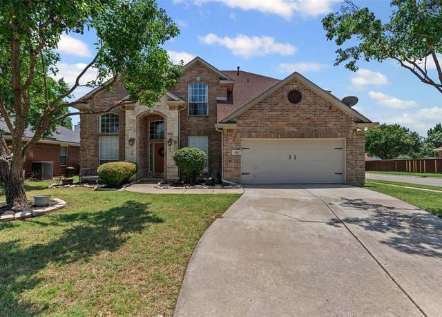 Property at 900 Circle View Ln, Denton, TX 76210, 3 beds, 2.5 baths