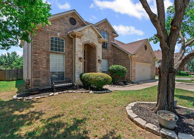 Property at 900 Circle View Ln, Denton, TX 76210, 3 beds, 2.5 baths