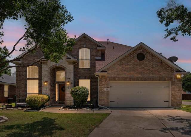 Property at 900 Circle View Ln, Denton, TX 76210, 3 beds, 2.5 baths