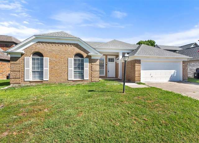 Property at 128 Browning Ln, Grand Prairie, TX 75052, 4 beds, 2 baths