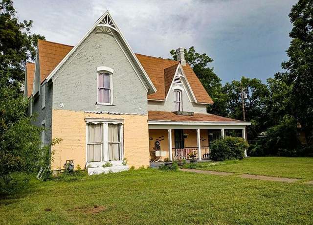 Property at 3925 Moulton St, Greenville, TX 75401, 4 beds, 2.5 baths