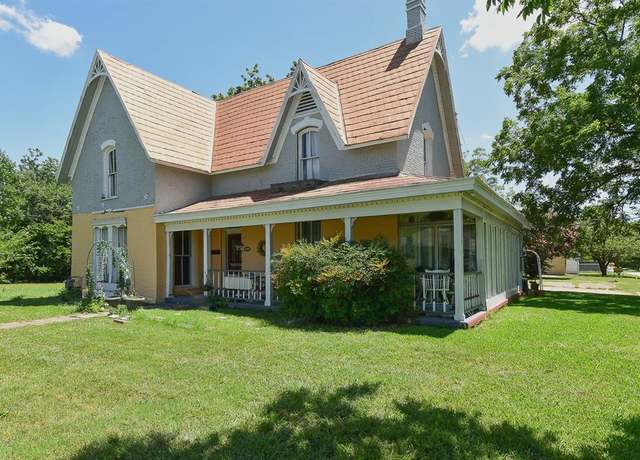 Property at 3925 Moulton St, Greenville, TX 75401, 4 beds, 2.5 baths