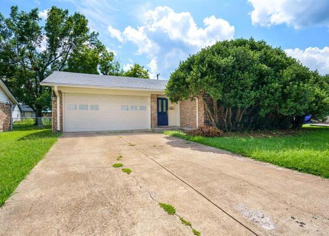 Property at 403 Southlake Dr, Forney, TX 75126, 3 beds, 2 baths