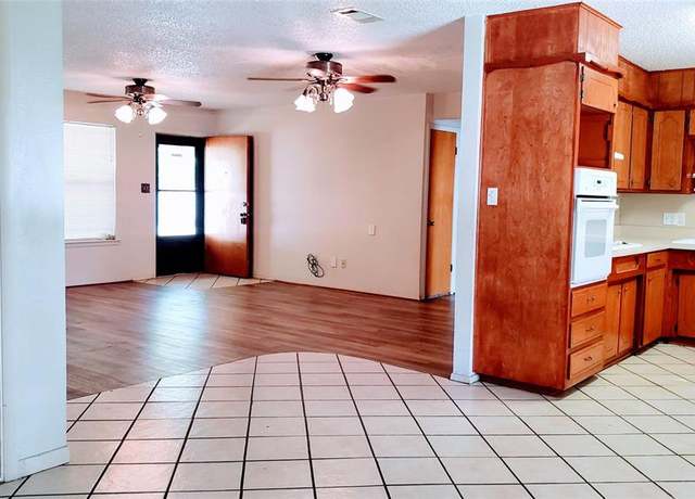 Property at 1802 SE 26th Ave, Mineral Wells, TX 76067, 3 beds, 2 baths