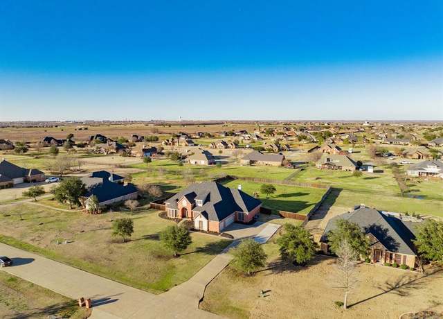 Property at 1297 W Secretariat Dr, Terrell, TX 75160, 4 beds, 4 baths